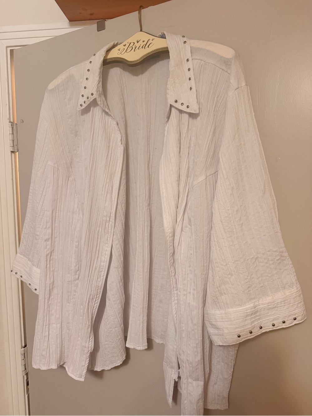 Liz & Me White Stud-Trim Lightweight Button-Front Women’s Top